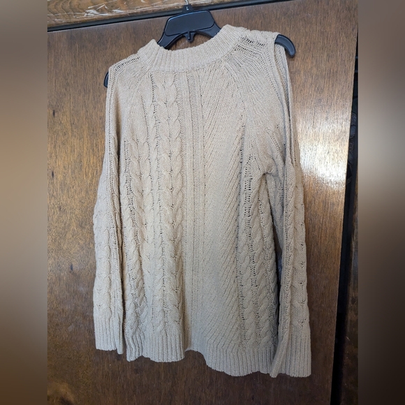 Women's cold shoulder sweater - Picture 2 of 2